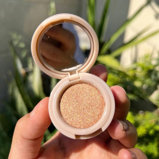 Mocallure 3 in 1 blusher highlighter kit Package Includes: 1 x Blusher Highlighter Kit Product Feature: Glowy, 2 in 1 (Random color)