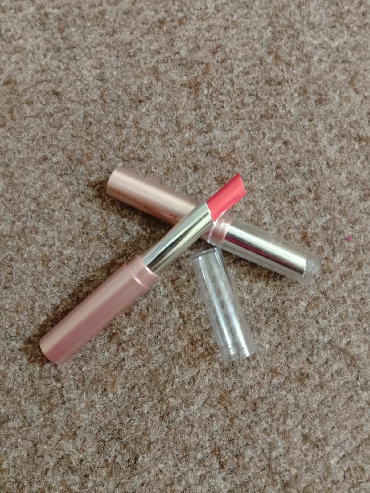 Velvety Texture Lipstick Glossy Lipstick Long Lasting Moisturizing Tinted Lip Balm, Plumping Water Lip Glaze Slim Design (random color)