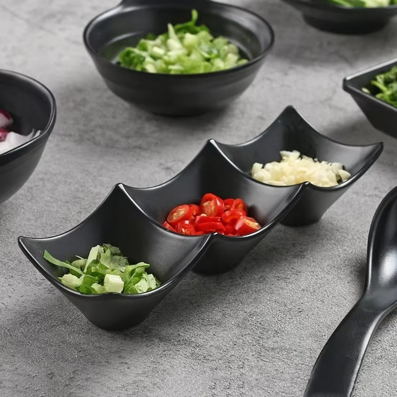 3-Compartment Dipping Sauce Dish – BPA-Free Plastic Condiment Server for Hot Pot, Sushi, Appetizers – Microwave & Dishwasher Safe (random color)